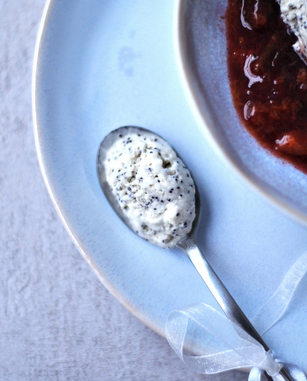 weisse Mohn-Mousse mit heißen Zimtpflaumen Smillas Wohngefühl