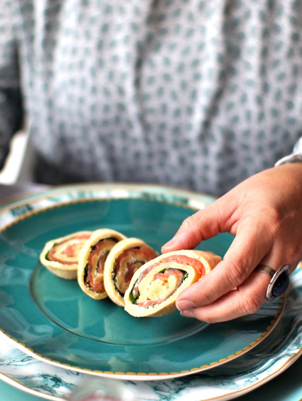 Lachs-Pfannkuchenröllchen