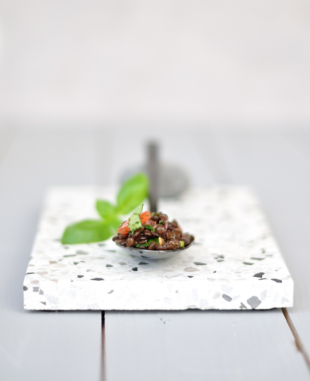 Linsen Salat auf Löffel