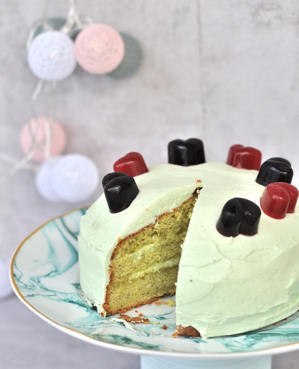 Zitronen Torte mit Gelee Herzen