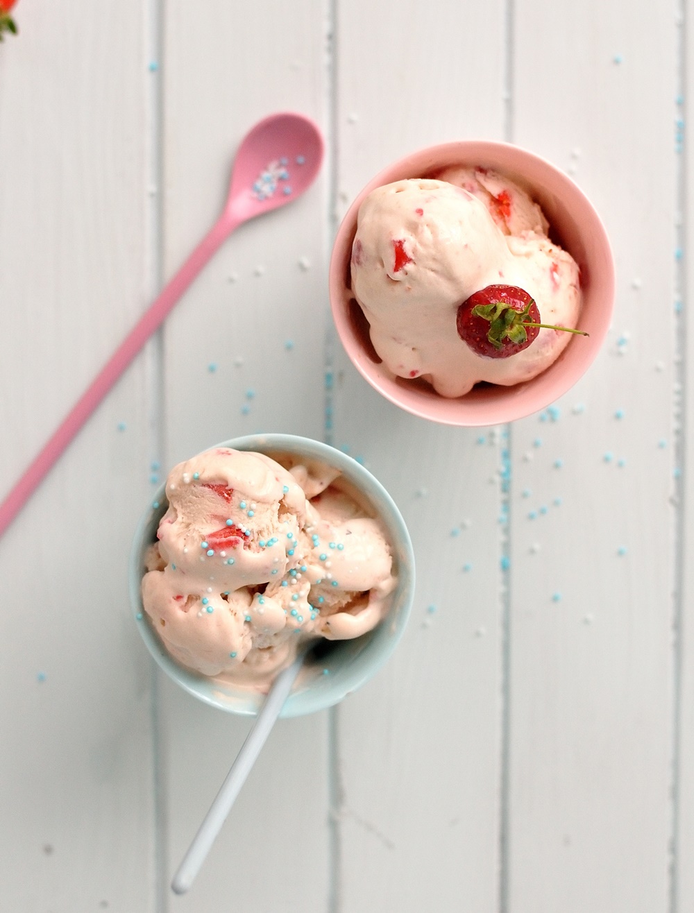 Erdbeer Rhabarber Eis ohne Eismaschine