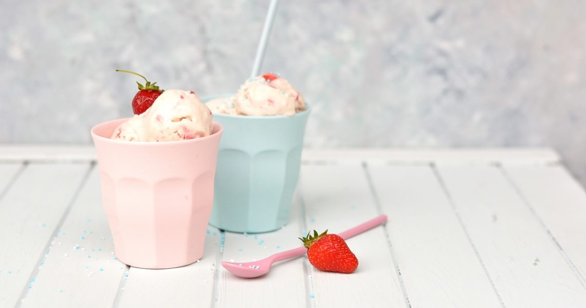 Erdbeer Rhabarber Eis ohne Eismaschine Smillas Wohngefühl