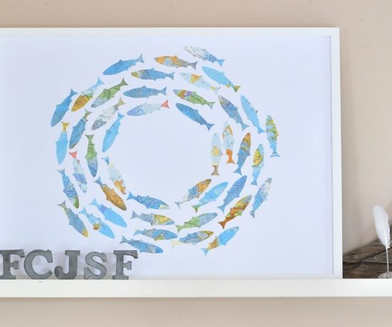 Atlas Upcycling Fisch Schwarm an der Wand