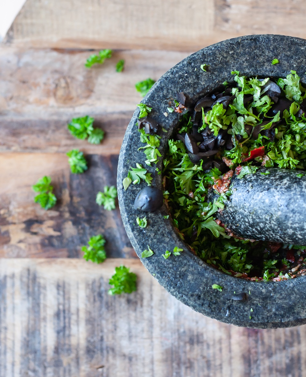 kräuter im Mörser ChimiChurri