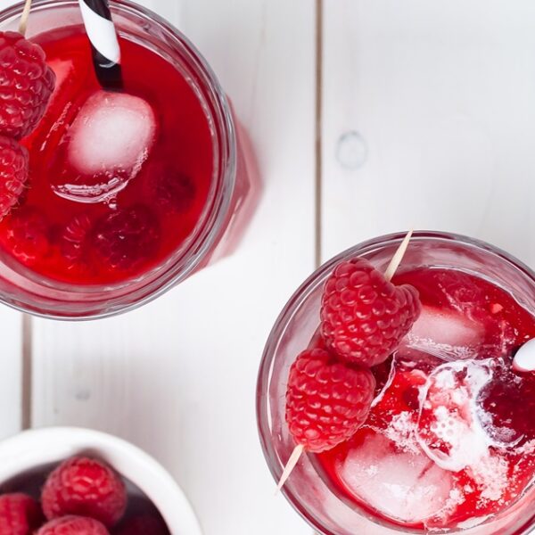 für heiße Tage: Earl Grey Eistee mit Himbeeren