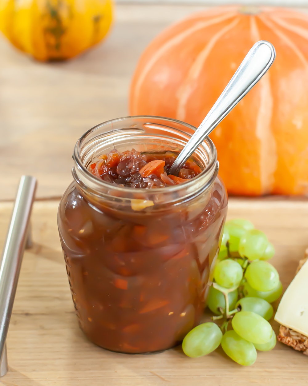 Glas mit Kürbis Zwiebel Chutney