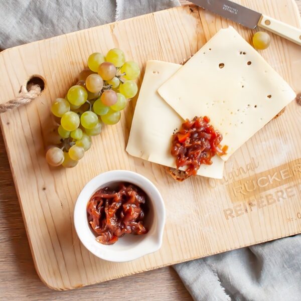 Perfekte Kombi: würziges Kürbis Zwiebel Chutney zur Käsestulle