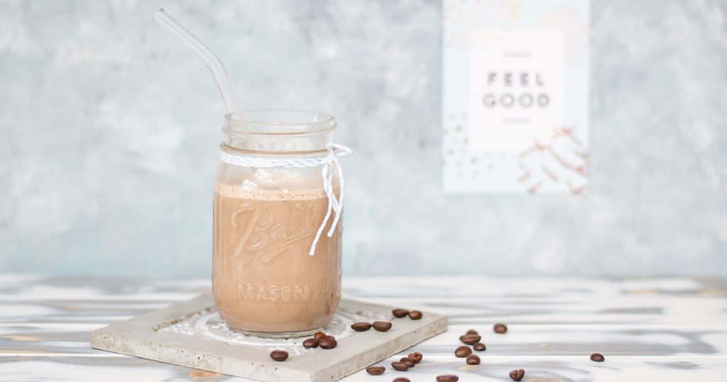 Frühstücks Smoothie mit Kaffee wahlweise vegan