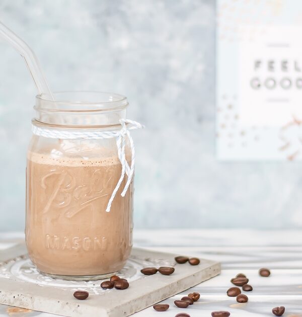 Frühstücks Smoothie mit Kaffee wahlweise vegan