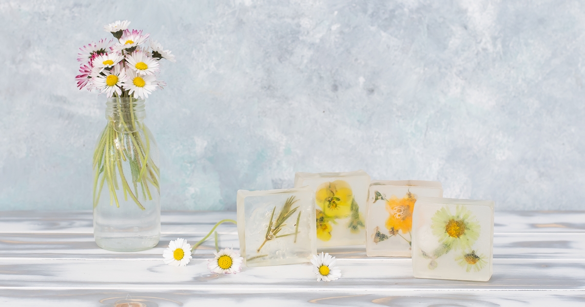 Seife selber machen mit Blumen DIY Smillas Wohngefühl Seife selber machen mit Blumen DIY Smillas Wohngefühl