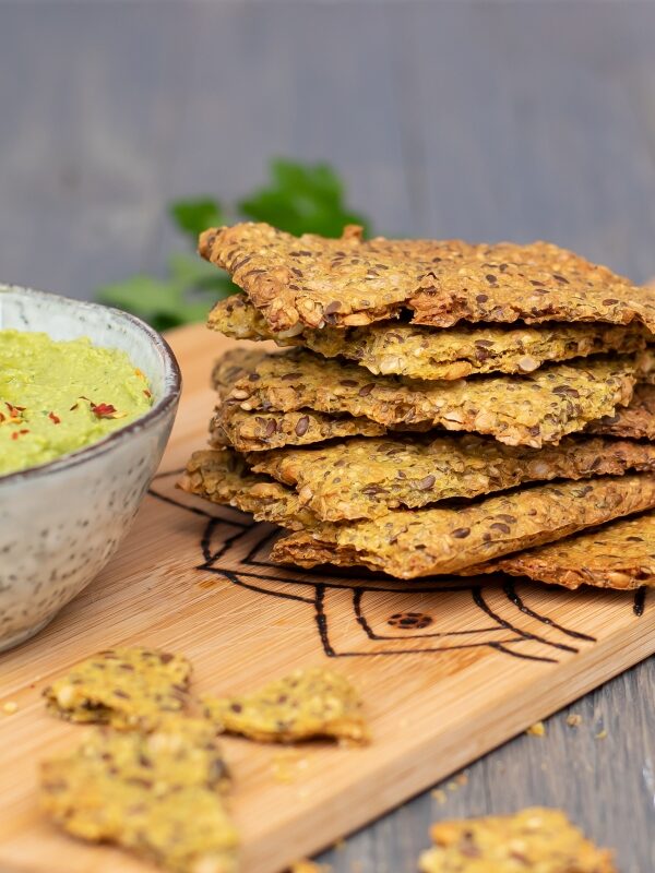 Knäckebrot Rezept mit Erbsen Hummus