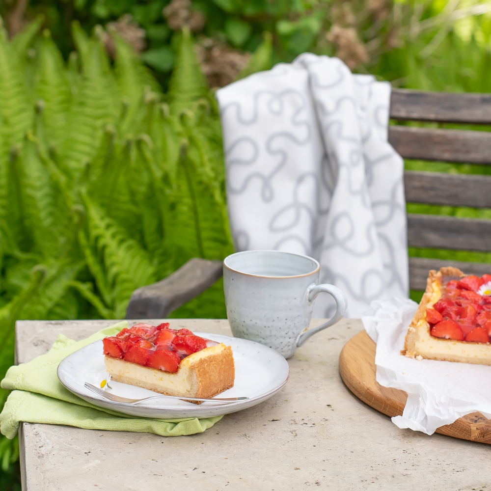 Kaffeepause mit Erdbeerkuchen