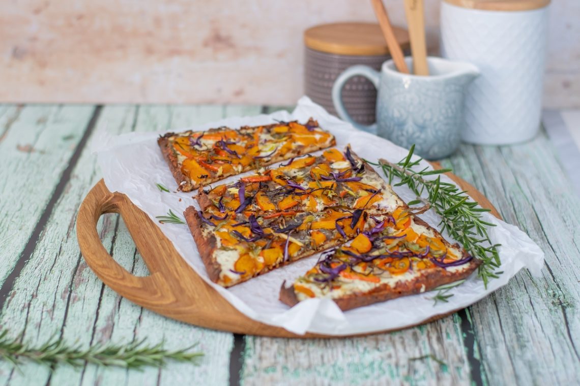low carb flammkuchen mit kürbis und rotkohl rezept
