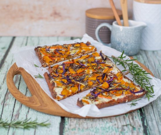 low carb flammkuchen mit kürbis und rotkohl rezept