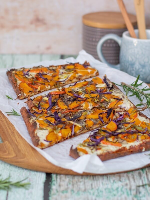 low carb flammkuchen mit kürbis und rotkohl rezept