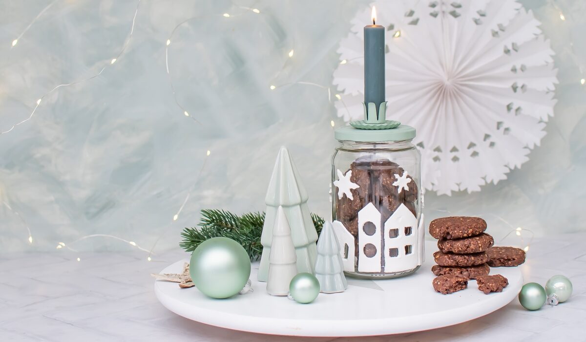 schöner schenken: selbstgemachtes Kerzenglas und knusprige Mandel-Schoko-Kekse