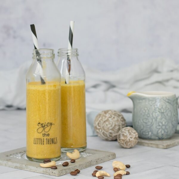 ein guter Start in den Tag: Kaffee-Kurkuma-Smoothie