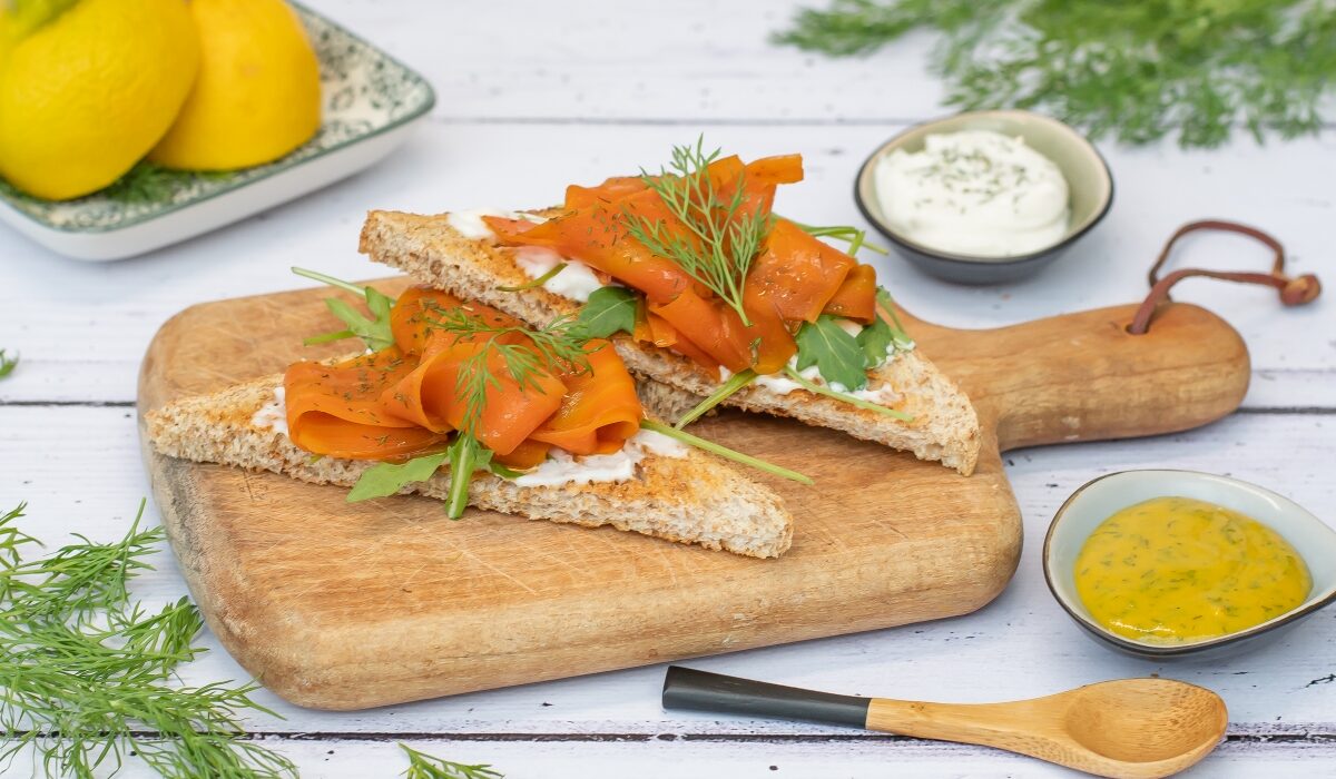 easy vegan: Karotten-(Räucher)Lachs mit Senf-Dill-Dip