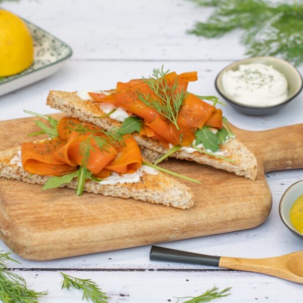 easy vegan: Karotten-(Räucher)Lachs mit Senf-Dill-Dip