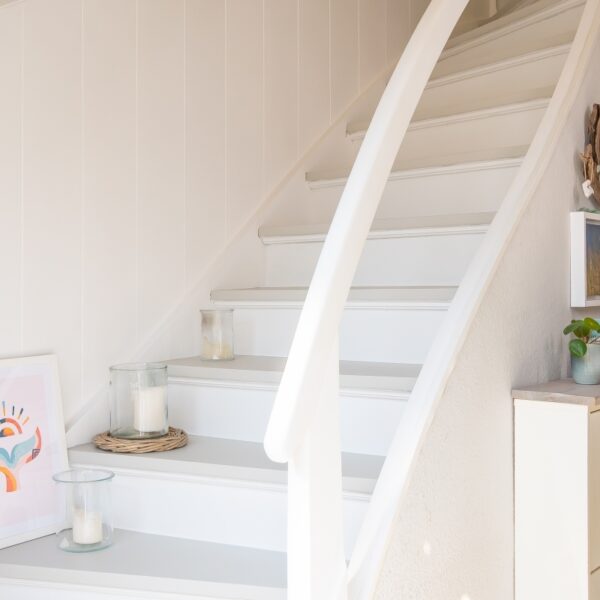 aus alt wird schön: ‘neue’ Treppe mit Kreidefarbe!
