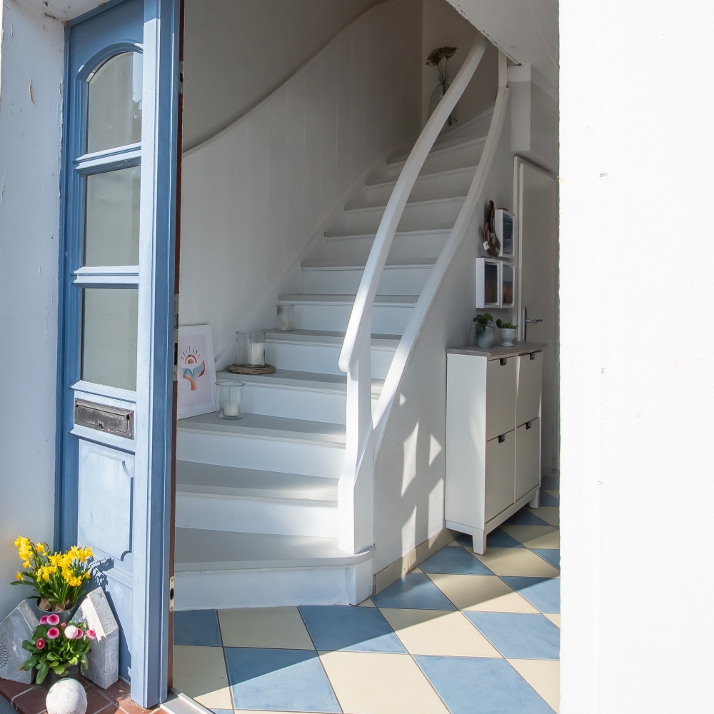 treppe renovieren mit kreidefarbe