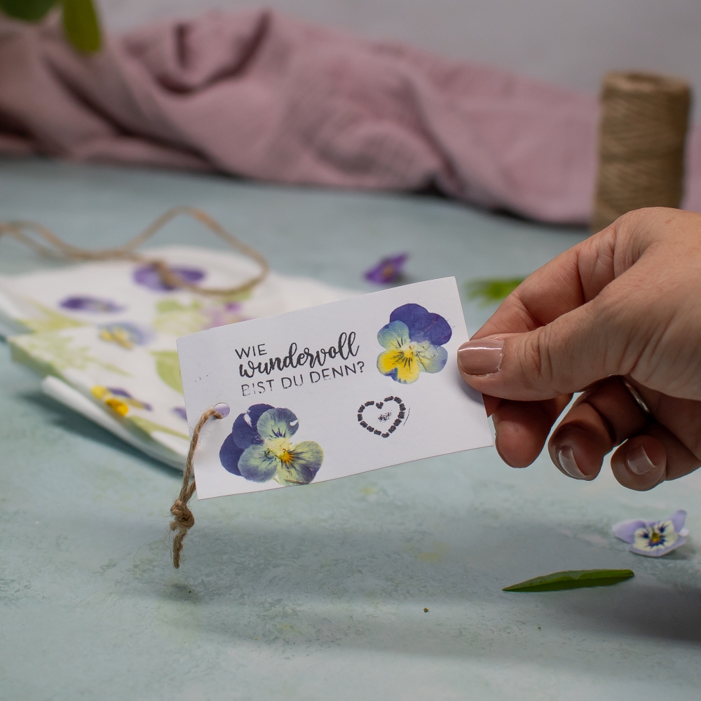 diy blumendruck auf stoff und papier