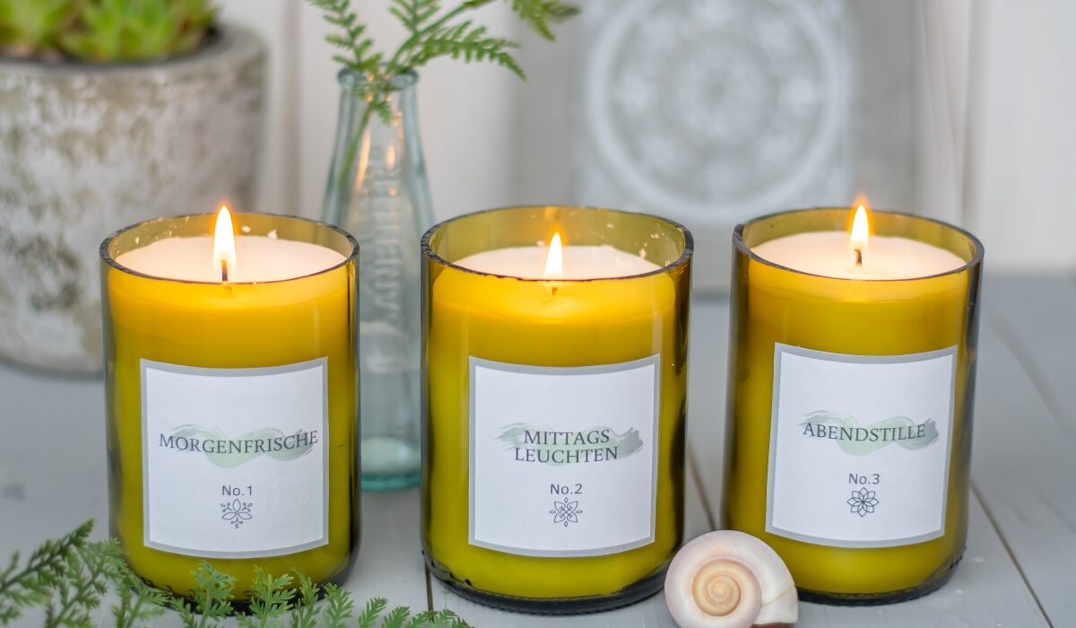 DIY Kerzen in Weinflaschen – mit Etiketten Freebie!