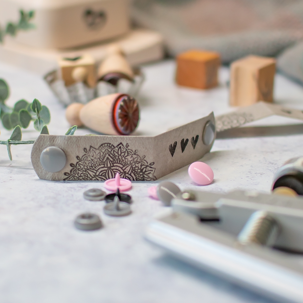 label aus snappap mit druckknopf